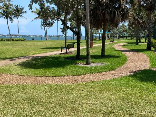 $1,750 | 810 Lake Shore Drive, Unit 17, Lake Park, FL 33403