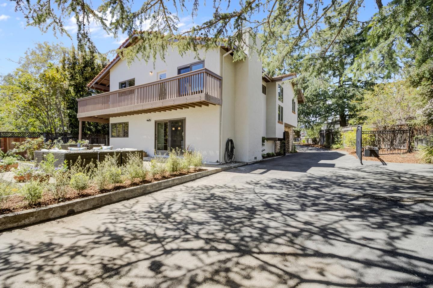 370 Quinnhill Road Los Altos, CA 94024 - Photo 55 of 58 a front view of a house with a yard