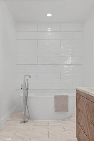 $2,595,000 | 16 Talmont, Newport Coast, CA 92657