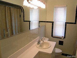 1443 Hampton Road Grosse Pointe, MI 48236 - Photo 8 of 10 Bath