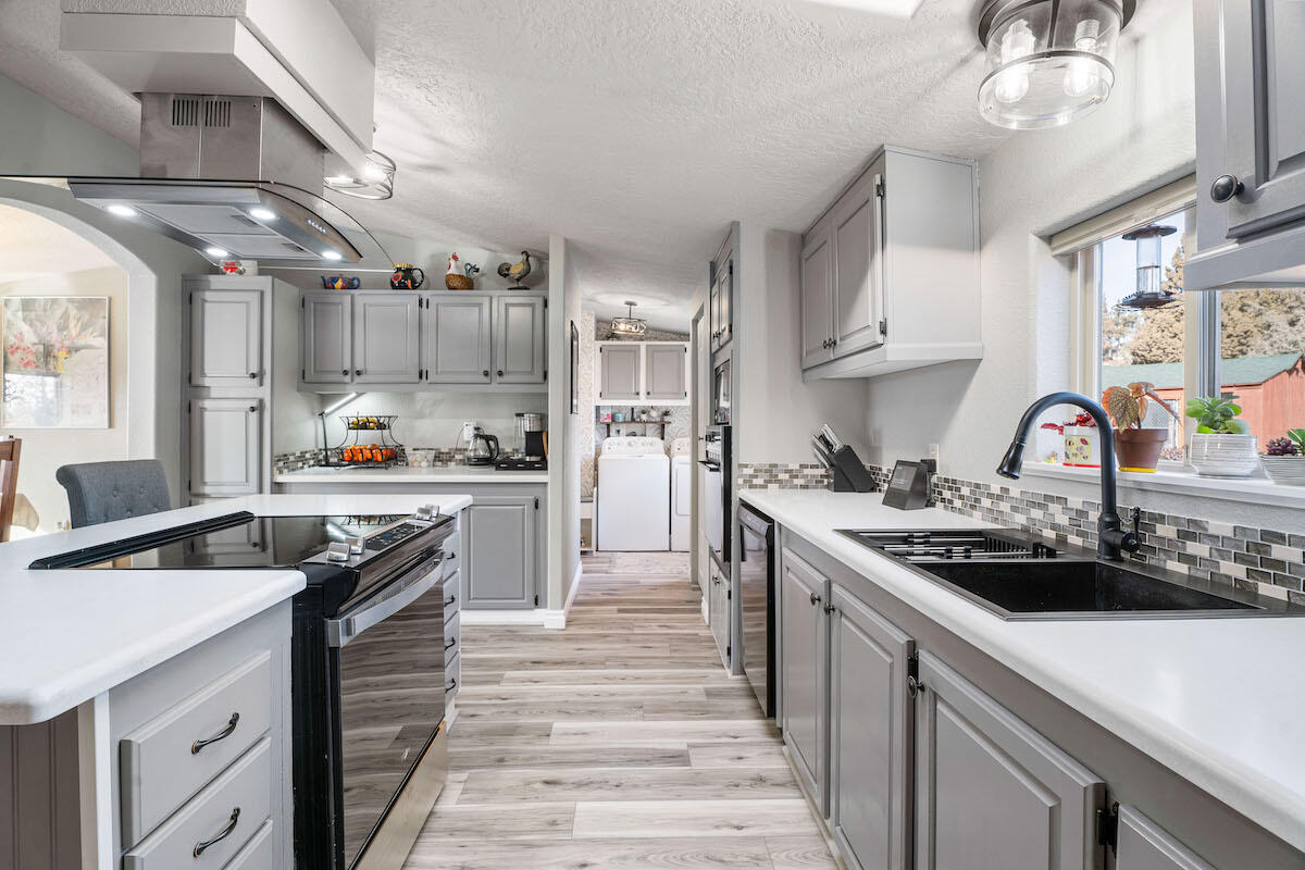 8242 Southwest Sand Ridge Road Terrebonne, OR 97760 - Photo 14 of 50 20-Kitchen