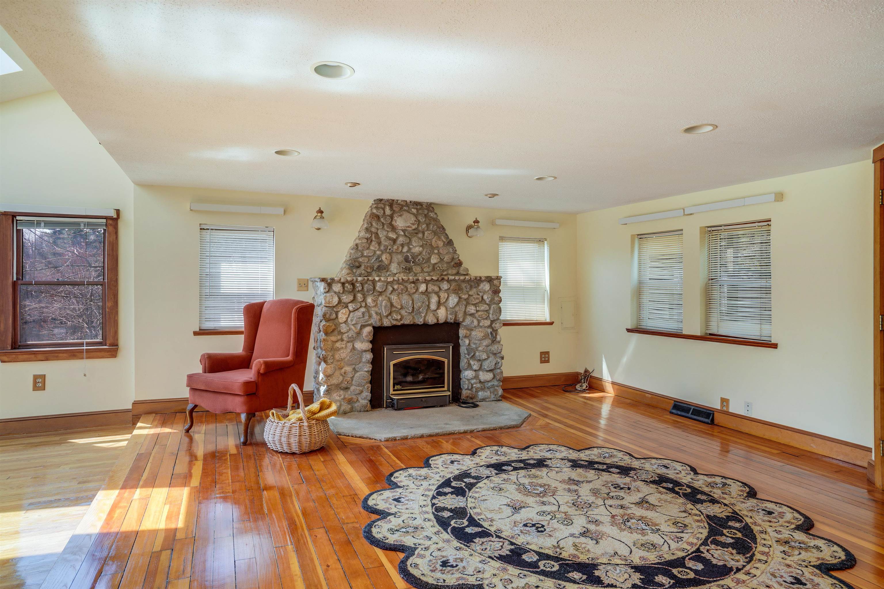 14 Cole Road Windham, NH 03087 - Photo 19 of 37