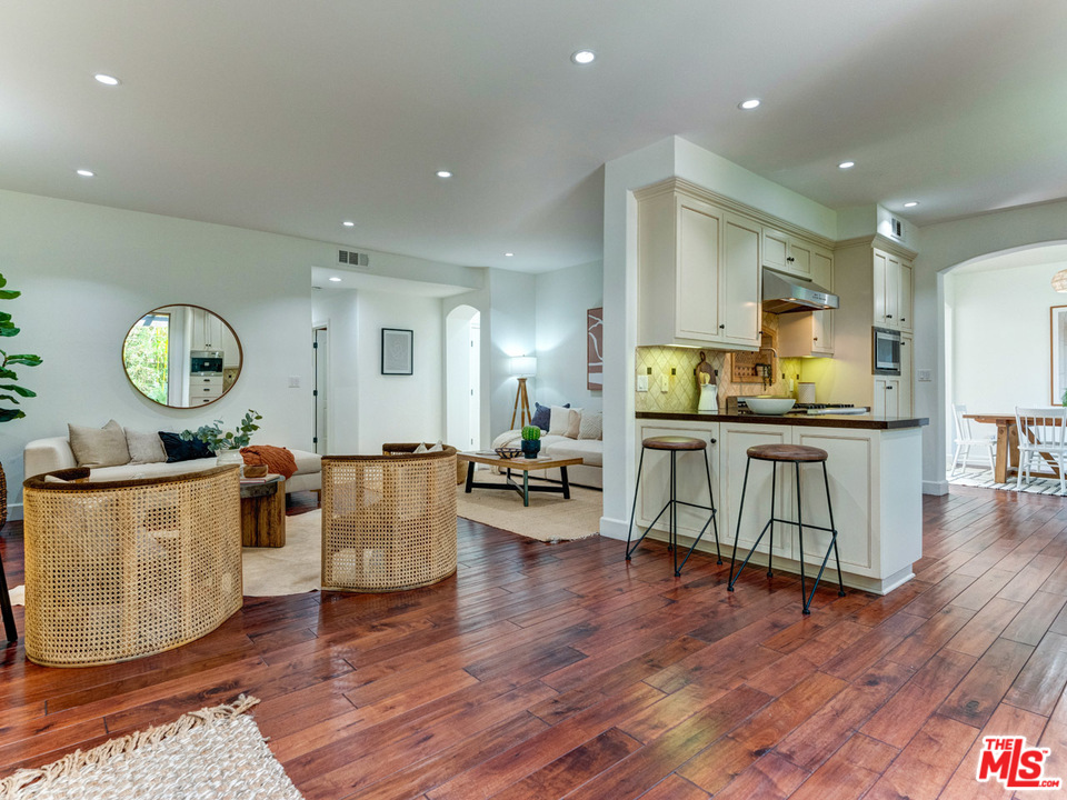 2031 Walnut Avenue Venice, CA 90291 - Photo 11 of 29 a living room with furniture and kitchen view