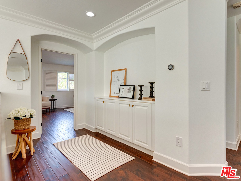 2031 Walnut Avenue Venice, CA 90291 - Photo 17 of 29 wooden floor in a hall with an entryway