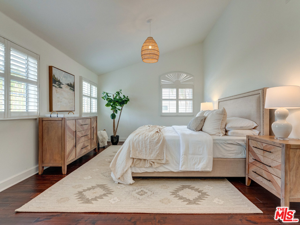 2031 Walnut Avenue Venice, CA 90291 - Photo 18 of 29 a bedroom with a bed and window