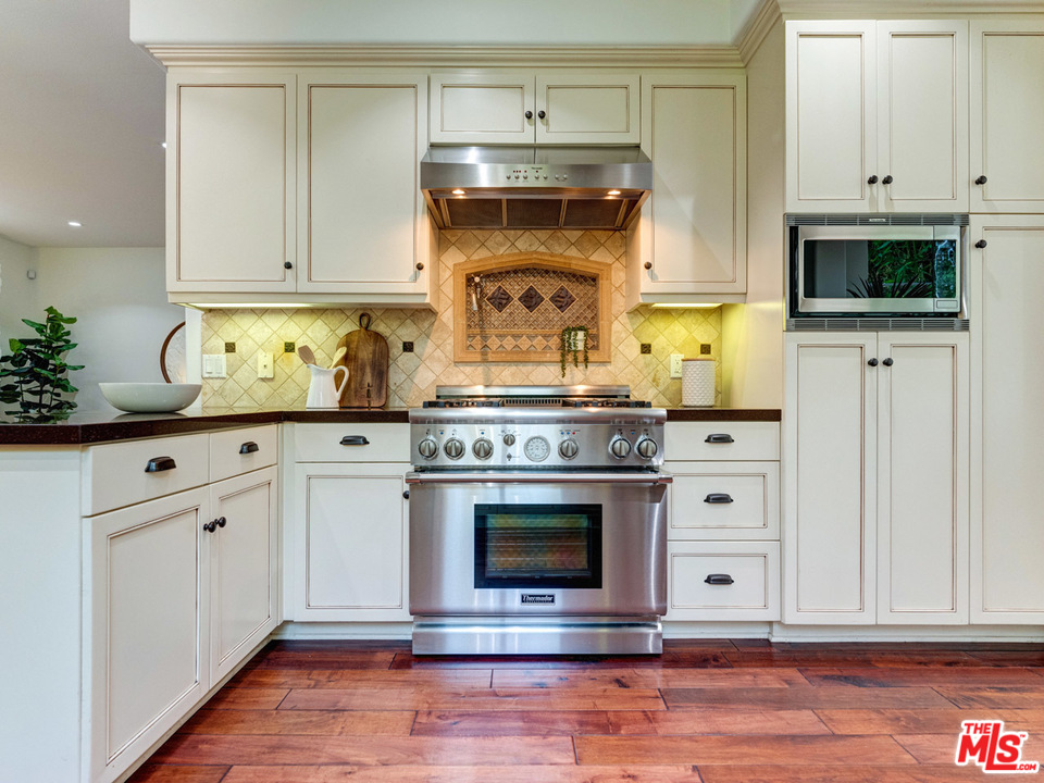 2031 Walnut Avenue Venice, CA 90291 - Photo 8 of 29 a kitchen with granite countertop white cabinets and stainless steel appliances