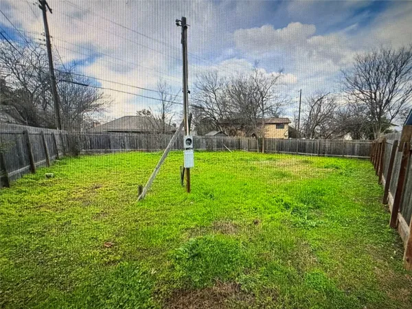 a view of a backyard with a fountain