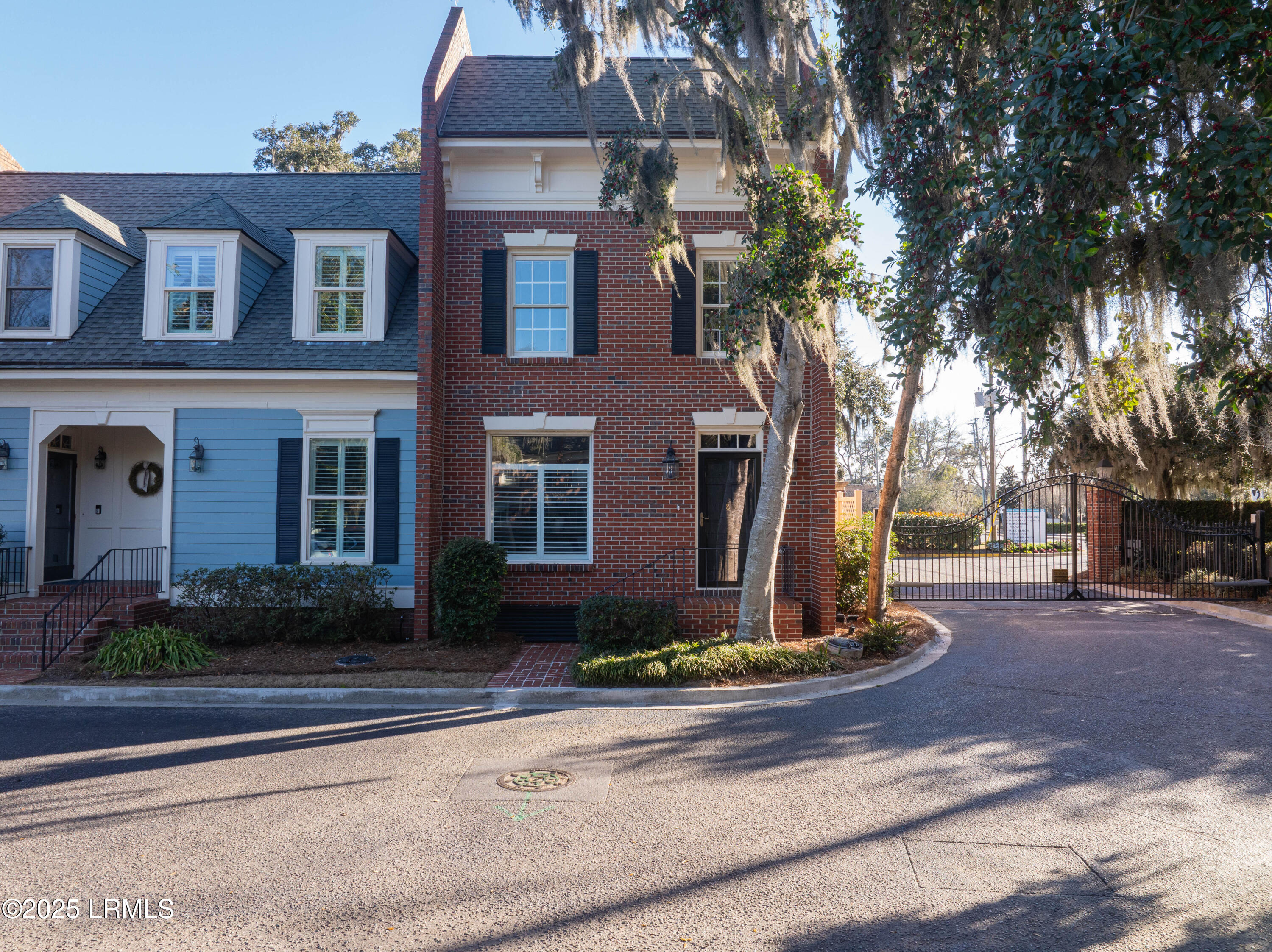 895 Ribaut Road, Unit 8 Beaufort, SC 29902 - Photo 4 of 48 A Beautiful Brick Townhouse
