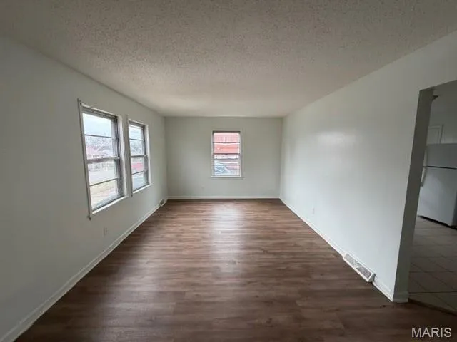 $1,200 | 10073 Royal Drive, St. Louis, MO 63136