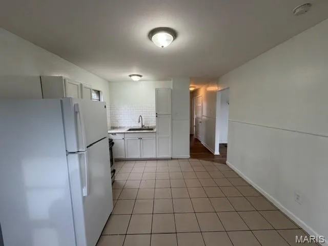 $1,200 | 10073 Royal Drive, St. Louis, MO 63136