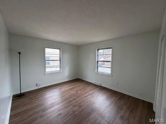 $1,200 | 10073 Royal Drive, St. Louis, MO 63136