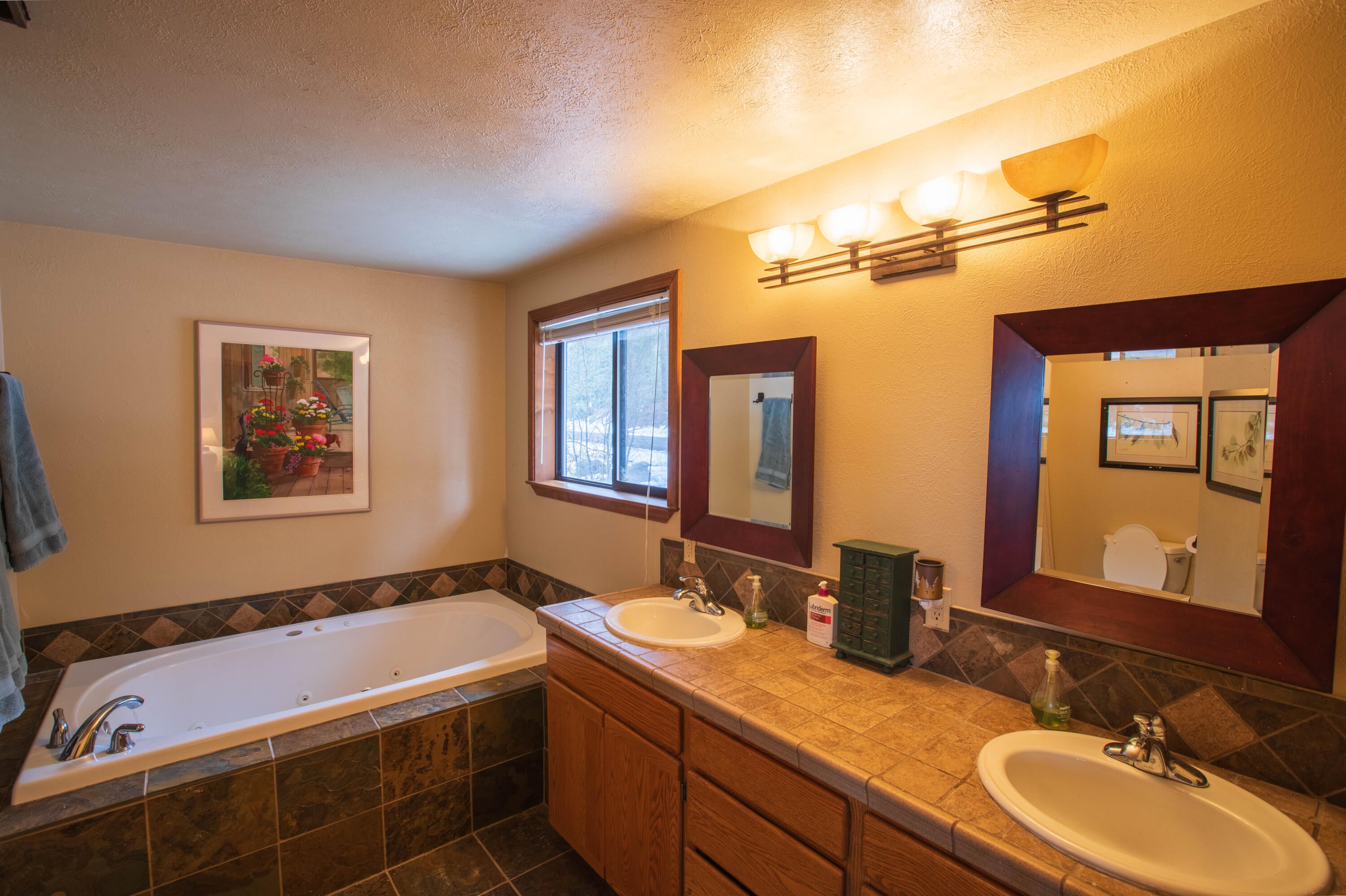 27419 Rocky Point Road Klamath Falls, OR 97601 - Photo 14 of 35 13_K4A9739-HDR