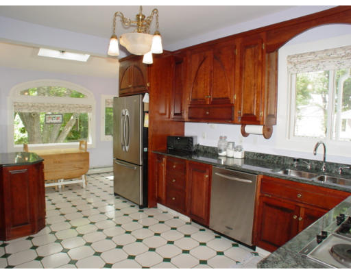 453 Waverly Road North Andover, MA 01845 - Photo 4 of 21 Gallery Image 4