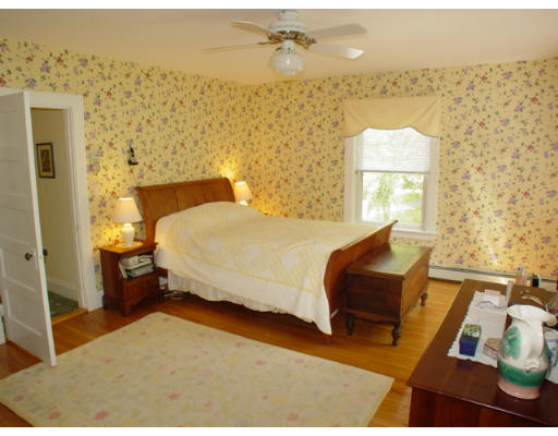 453 Waverly Road North Andover, MA 01845 - Photo 8 of 21 Gallery Image 8