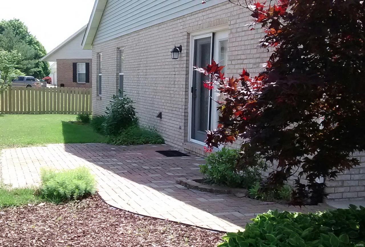 336 Radcliff Road Belleville, IL 62221 - Photo 2 of 10