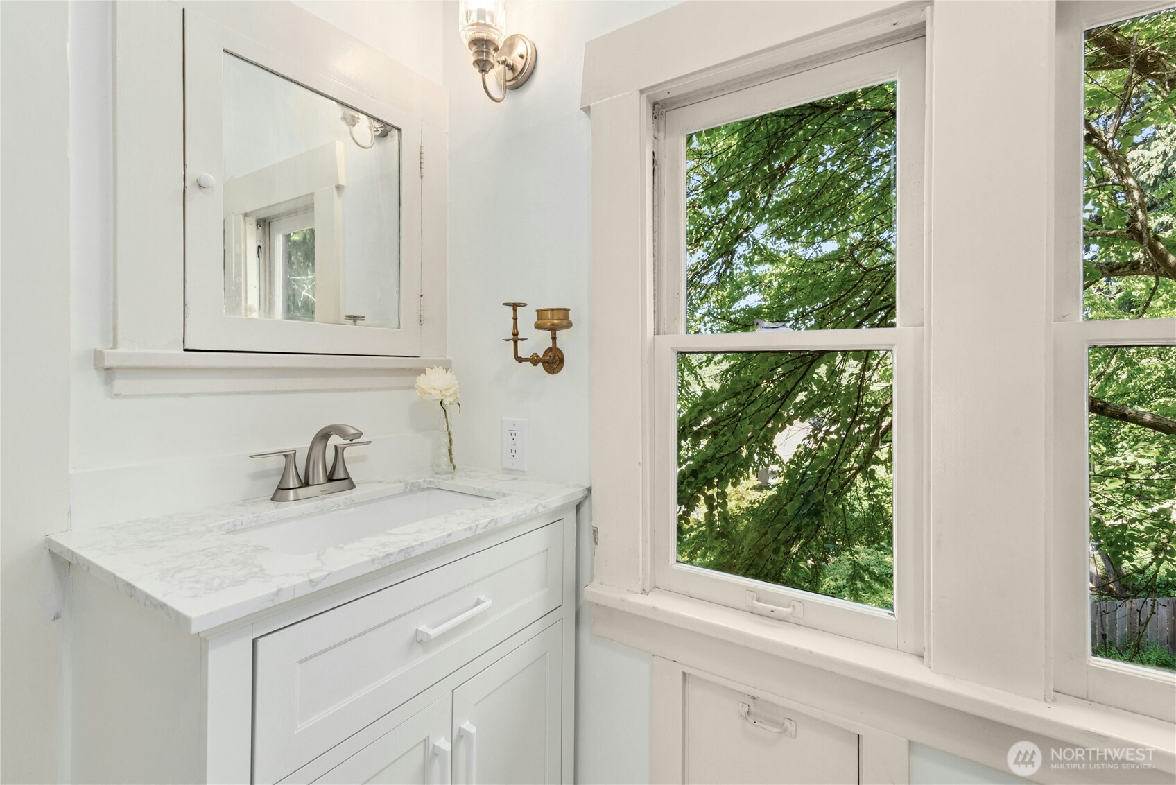 2077 East Howe Street Seattle, WA 98112 - Photo 17 of 26