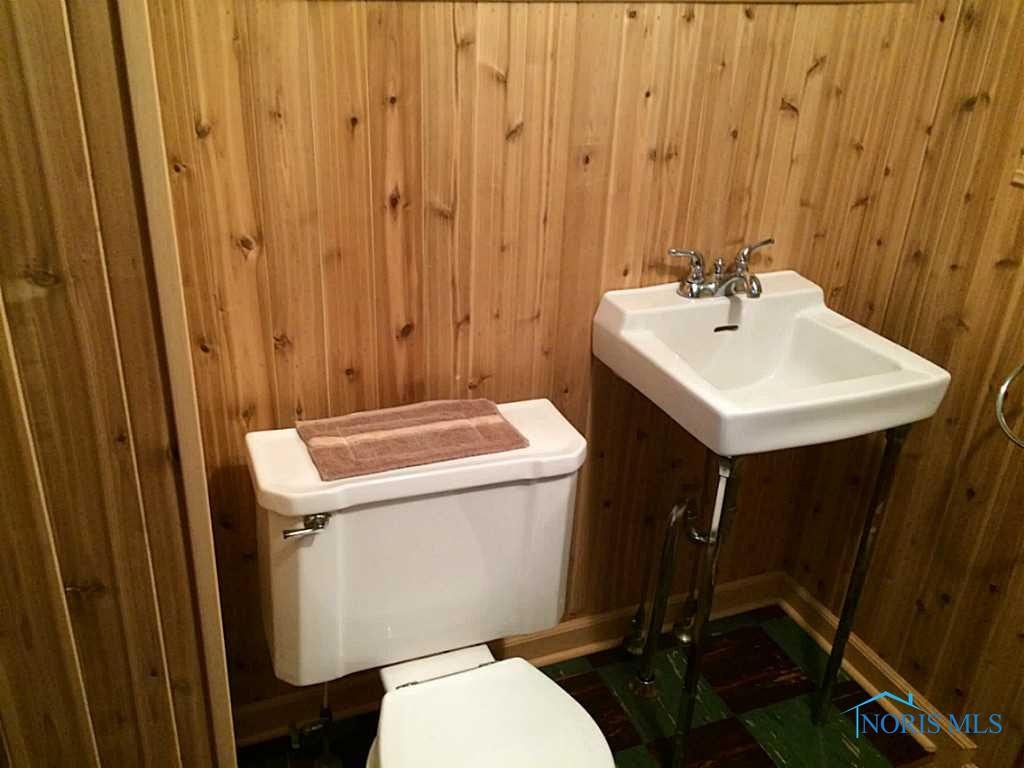 3628 Harley Road Toledo, OH 43613 - Photo 15 of 20 Half Bath.