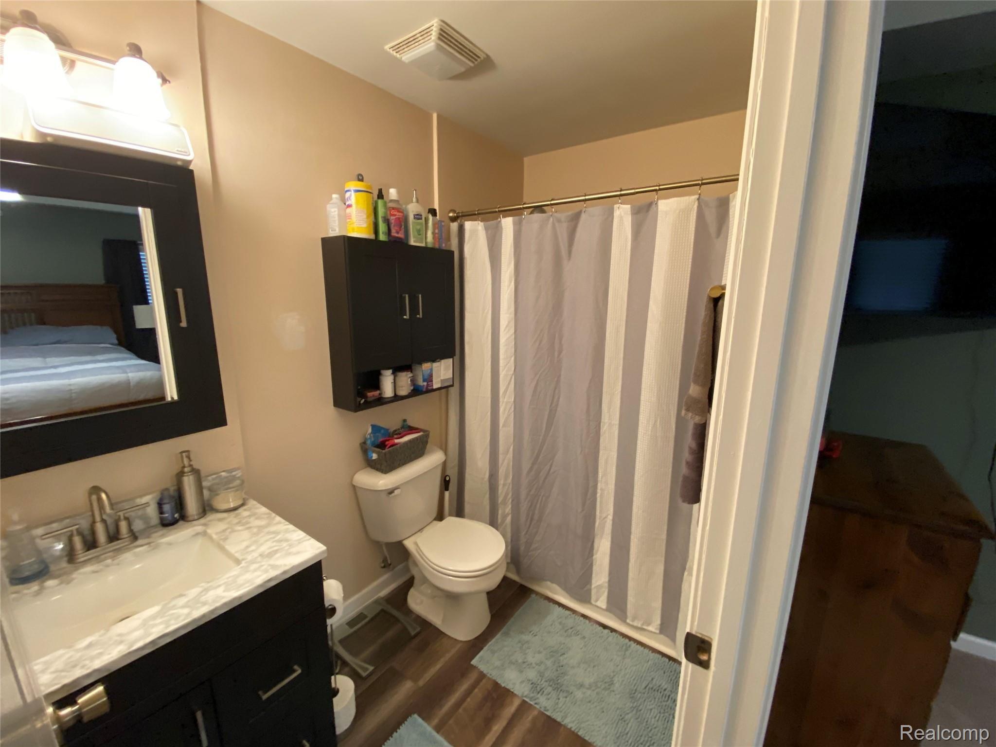 2120 East Vienna Road Clio, MI 48420 - Photo 22 of 37 Master Bath!