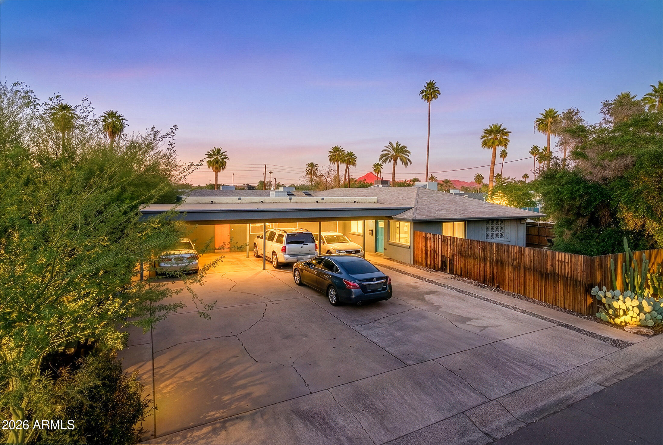 822 East Montecito Avenue Phoenix, AZ 85014 - Photo 3 of 48 a view of a terrace with sitting area