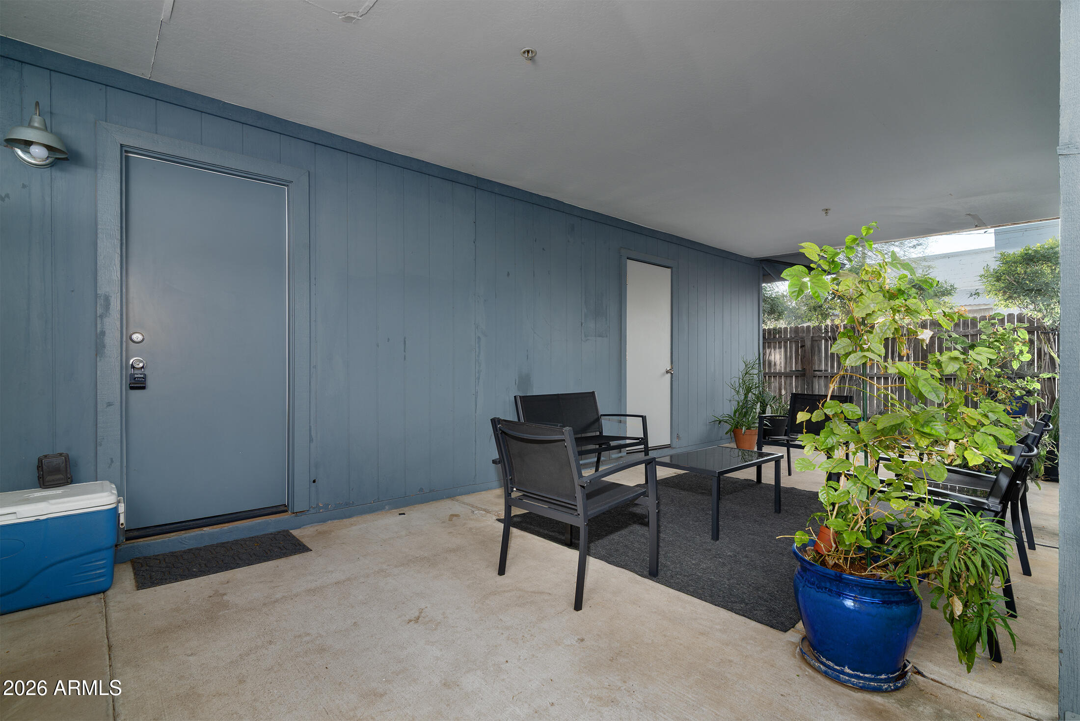 822 East Montecito Avenue Phoenix, AZ 85014 - Photo 7 of 48 a workspace with furniture