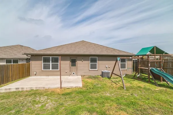 $2,300 | 101 Acadia Cove, Hutto, TX 78634