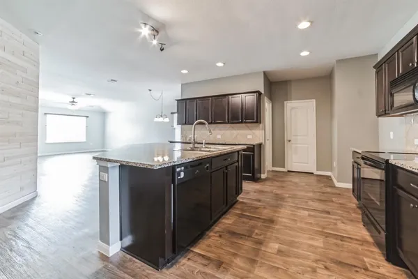 $2,300 | 101 Acadia Cove, Hutto, TX 78634