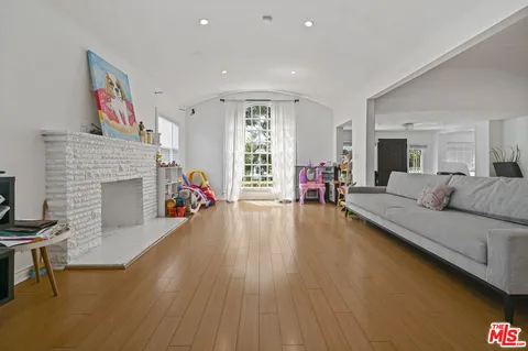 $10,995 | 232 South Crescent Drive, Beverly Hills, CA 90212