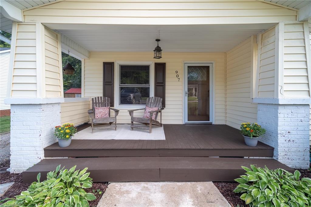 907 Old Winston Road High Point, NC 27265 - Photo 4 of 32