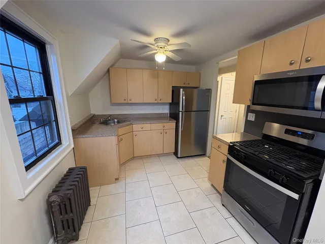 $3,100 | 41 South Centre Avenue, Unit 2, Rockville Centre, NY 11570
