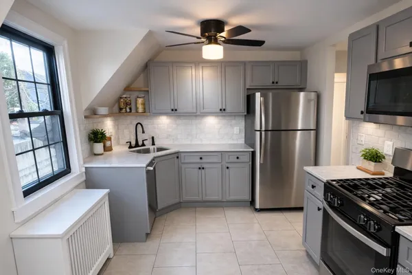 $3,500 | 41 South Centre Avenue, Unit 2, Rockville Centre, NY 11570