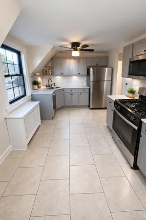 $3,500 | 41 South Centre Avenue, Unit 2, Rockville Centre, NY 11570