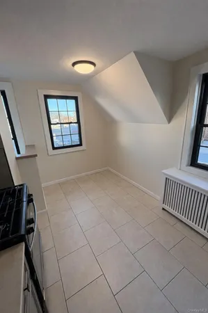 $3,500 | 41 South Centre Avenue, Unit 2, Rockville Centre, NY 11570