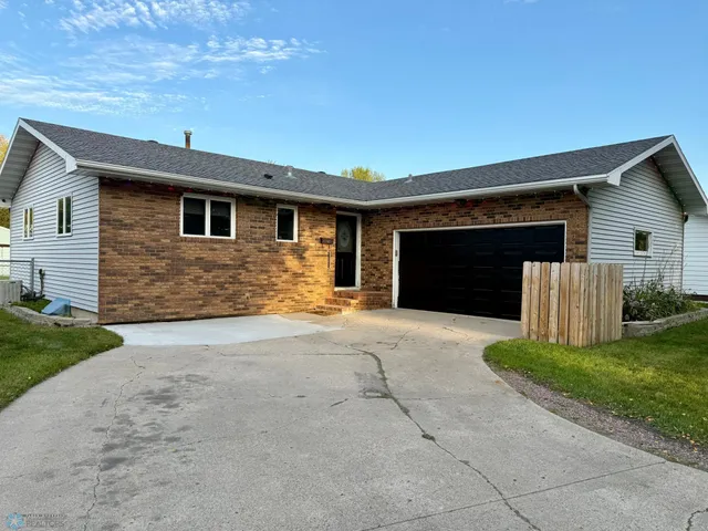 $310,000 | 1407 17th Street South, Fargo, ND 58103