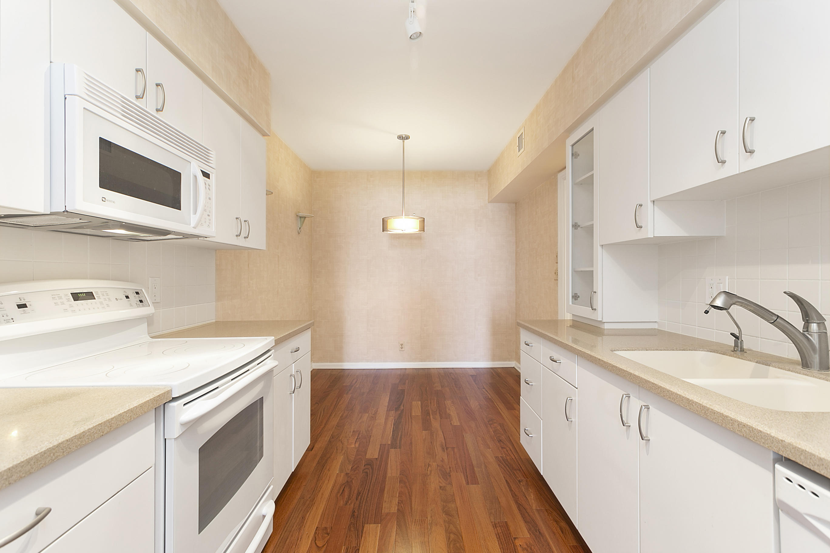 1401 South Ocean Boulevard, Unit 409 Boca Raton, FL 33432 - Photo 2 of 24 Kitchen