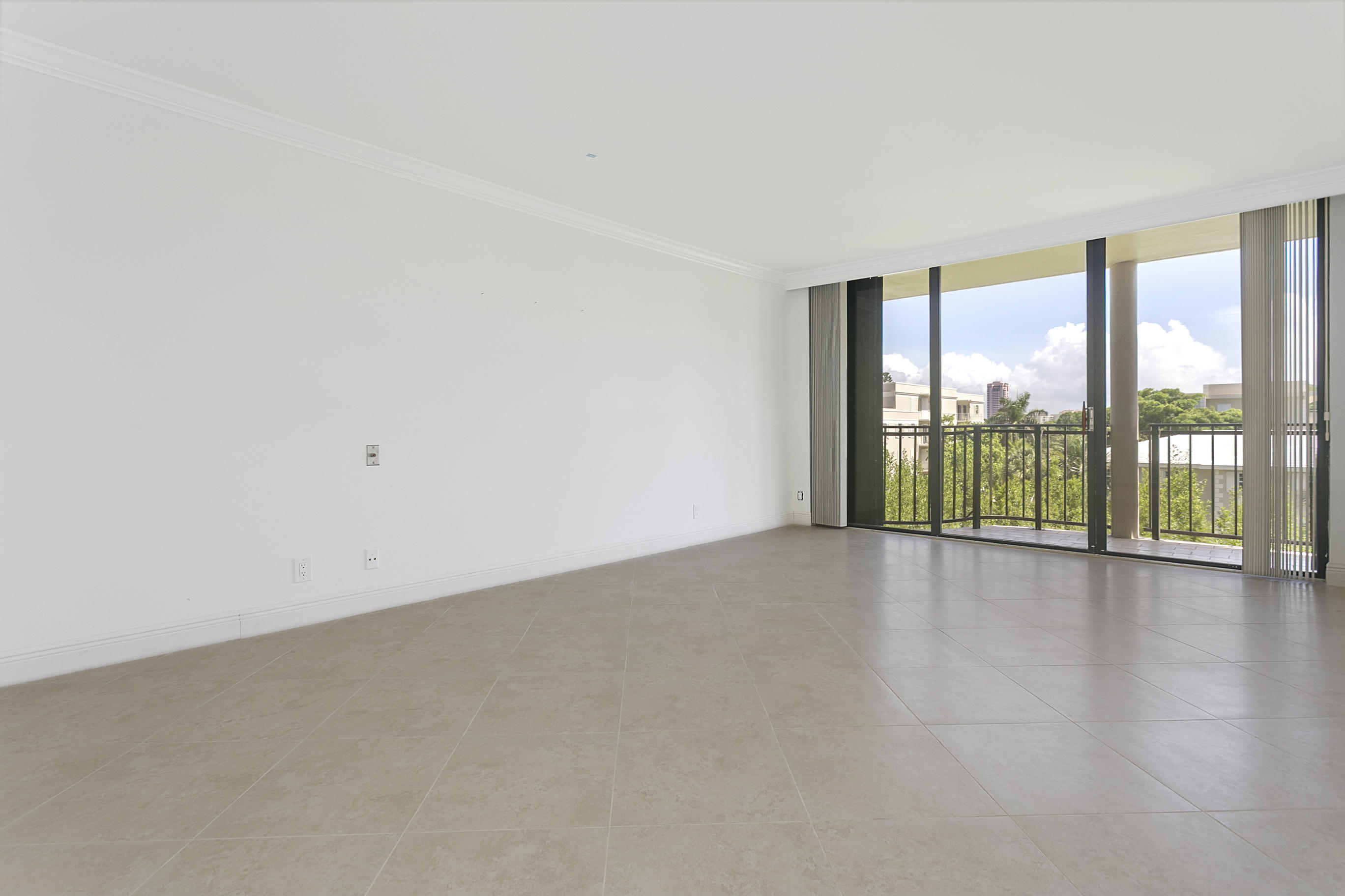 1401 South Ocean Boulevard, Unit 409 Boca Raton, FL 33432 - Photo 7 of 24 Master Bedrom
