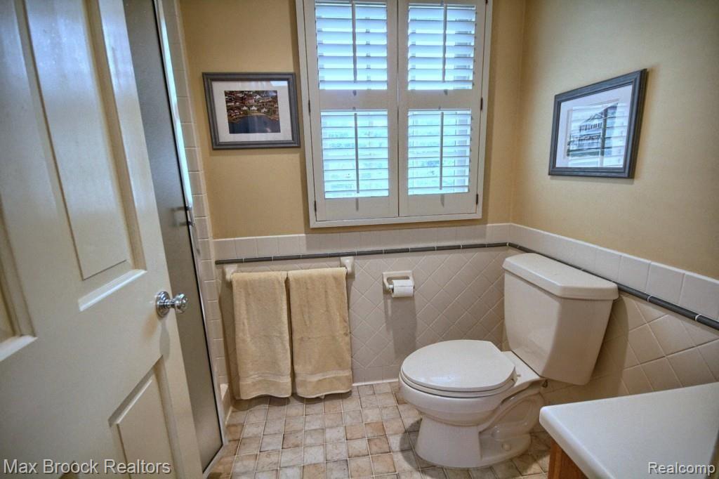 4686 Brightmore Road Bloomfield Hills, MI 48302 - Photo 27 of 42 Master_Bathroom_2nd_View.jpg