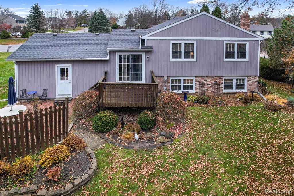 876 Dahlia Lane Rochester Hills, MI 48307 - Photo 4 of 44