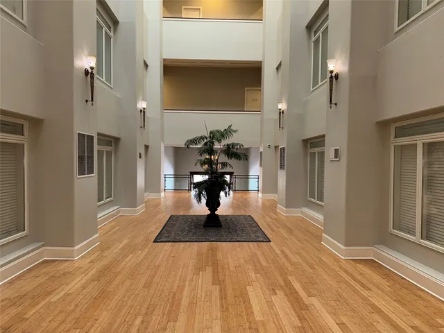 $2,000 | 2208 Postoffice Street, Unit 105, Galveston, TX 77550