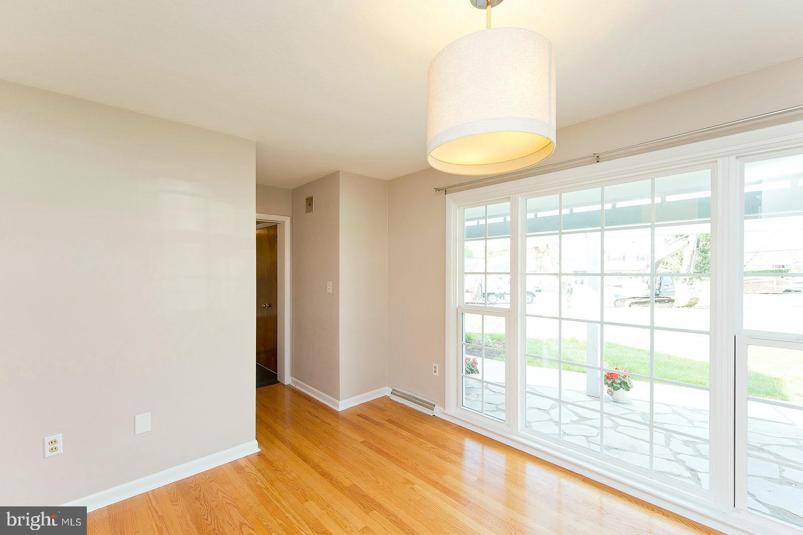 424 Beechcroft Road Winchester, VA 22601 - Photo 13 of 43 Kitchen window and eating area