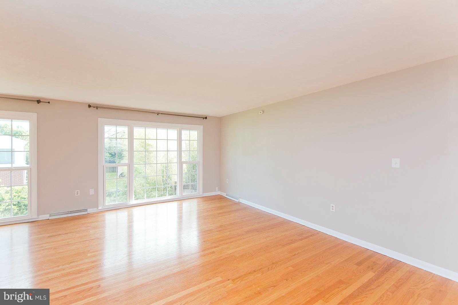 424 Beechcroft Road Winchester, VA 22601 - Photo 20 of 43 Great Room