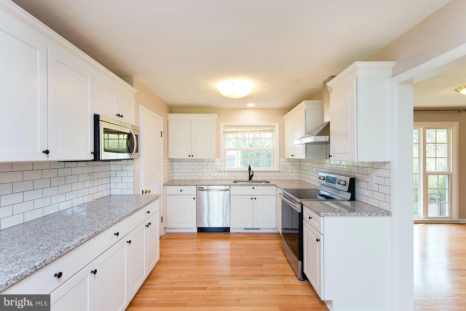 424 Beechcroft Road Winchester, VA 22601 - Photo 6 of 43 Load of cabinets in kitchen