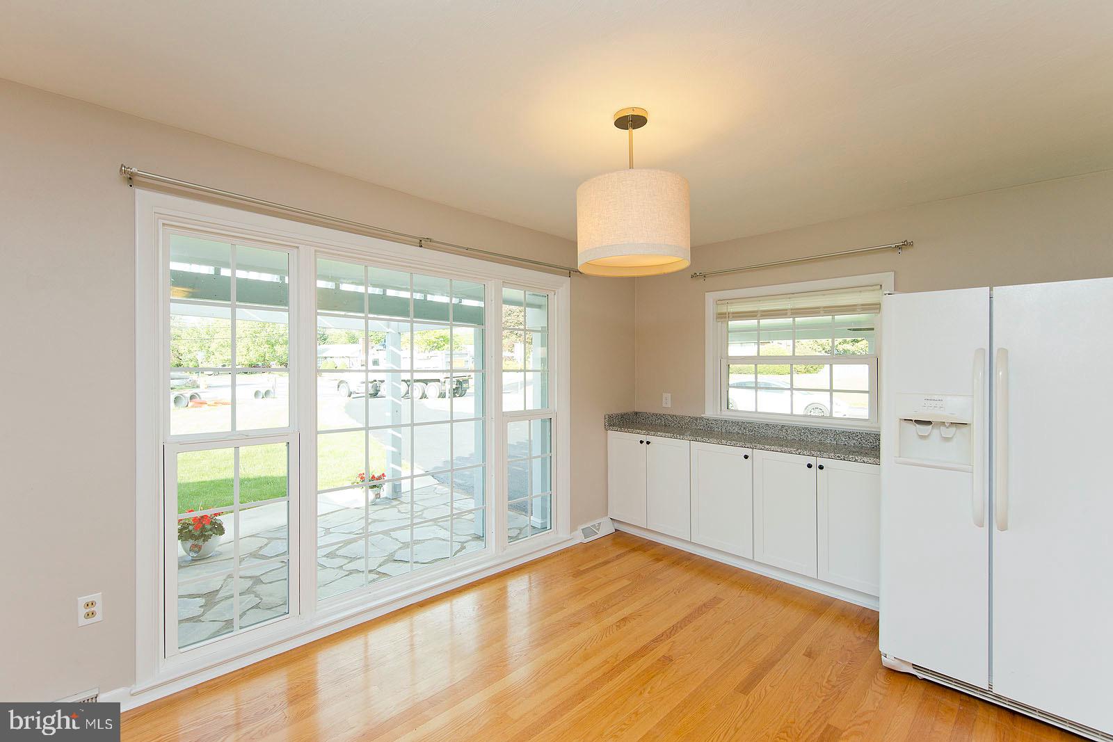 424 Beechcroft Road Winchester, VA 22601 - Photo 8 of 43 Kitchen dining area