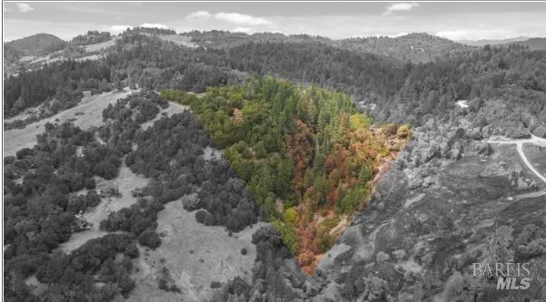 a picture of mountains