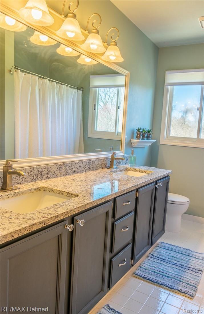 1083 Ridgeview Circle Lake Orion, MI 48362 - Photo 36 of 46 Full Bath