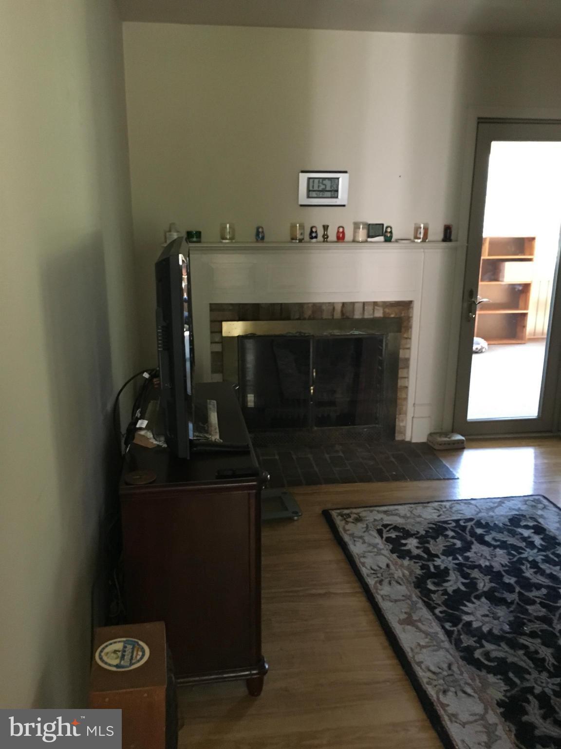 16424 Old Frederick Road Mount Airy, MD 21771 - Photo 12 of 26 Family Room