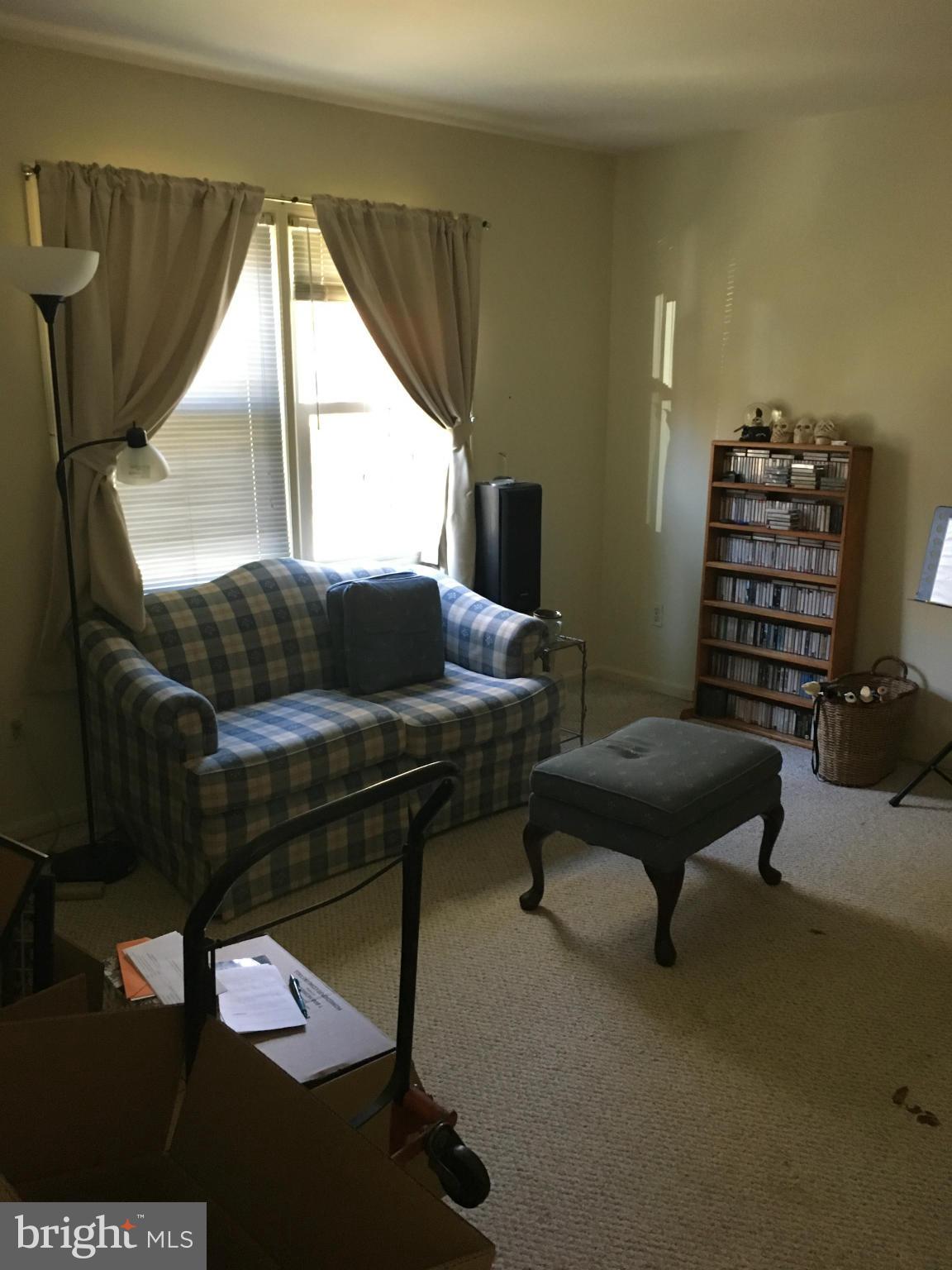 16424 Old Frederick Road Mount Airy, MD 21771 - Photo 15 of 26 Living Room