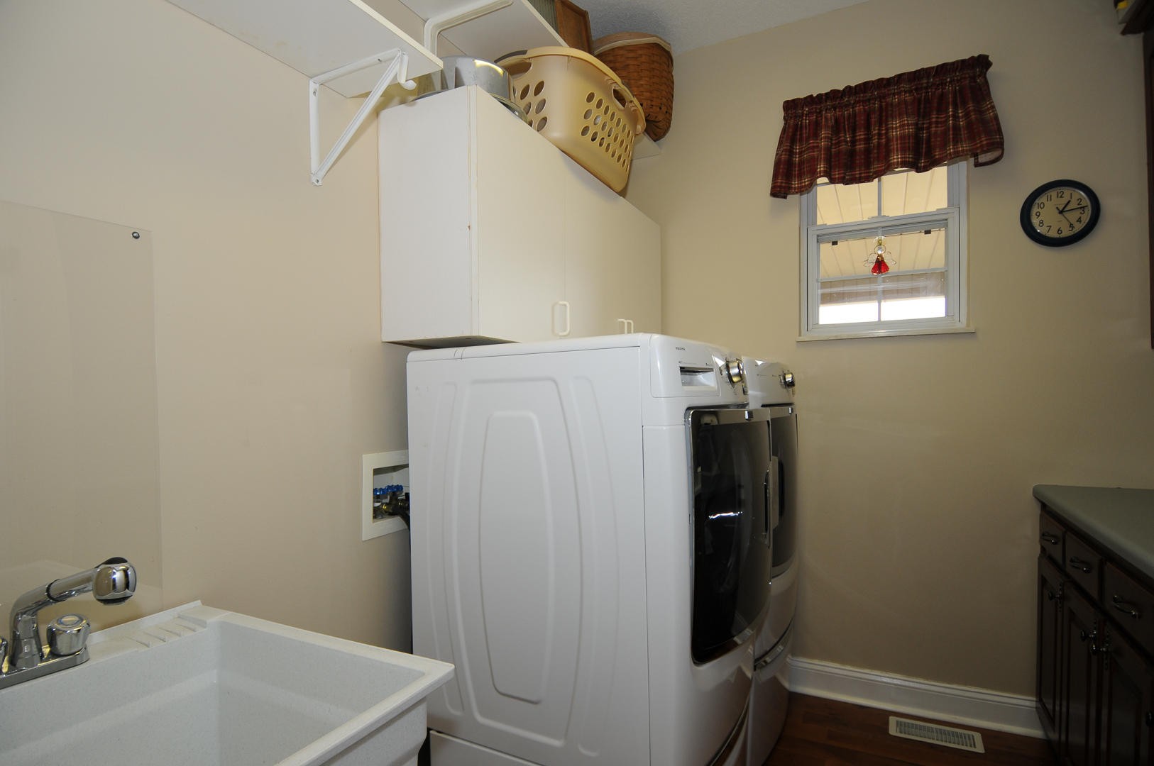 5656 North Trigonia Road Greenback, TN 37742 - Photo 24 of 40 a bathroom with a sink and mirror