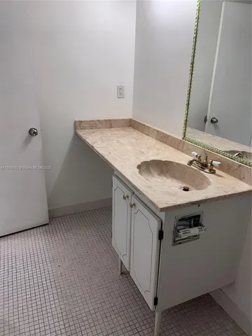 $2,000 | 14501 North Kendall Drive, Unit 408H, Miami, FL 33186