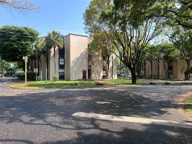 $2,000 | 14501 North Kendall Drive, Unit 408H, Miami, FL 33186