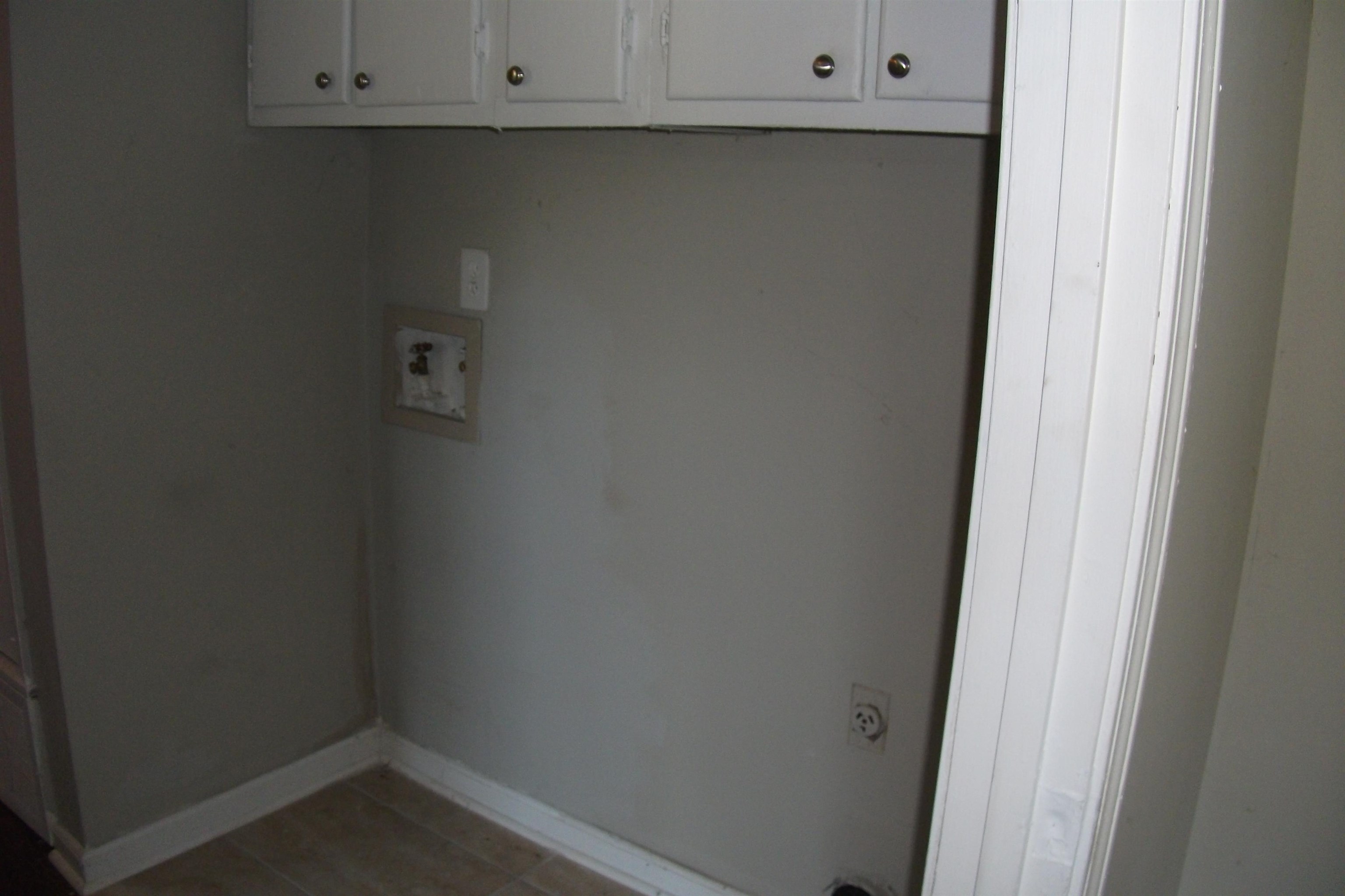 295 Thomas Road Eads, TN 38028 - Photo 7 of 19 Located in the Hall